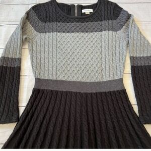 Calvin KLEIN SWEATER DRESS SIZE SMALL